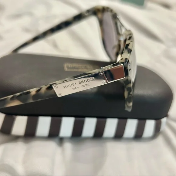Henri Bendel New York Cat Eye Tortoiseshell Sunglasses - Picture 5 of 7